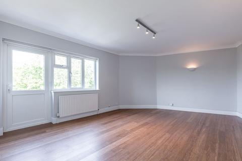 4 bedroom flat to rent, 16 Brondesbury Court 235 Willesden Lane
