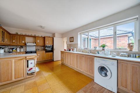 3 bedroom bungalow for sale, Kithurst Lane, Storrington