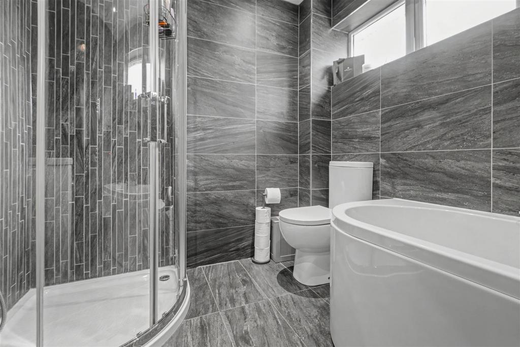 Bathroom 2.jpeg