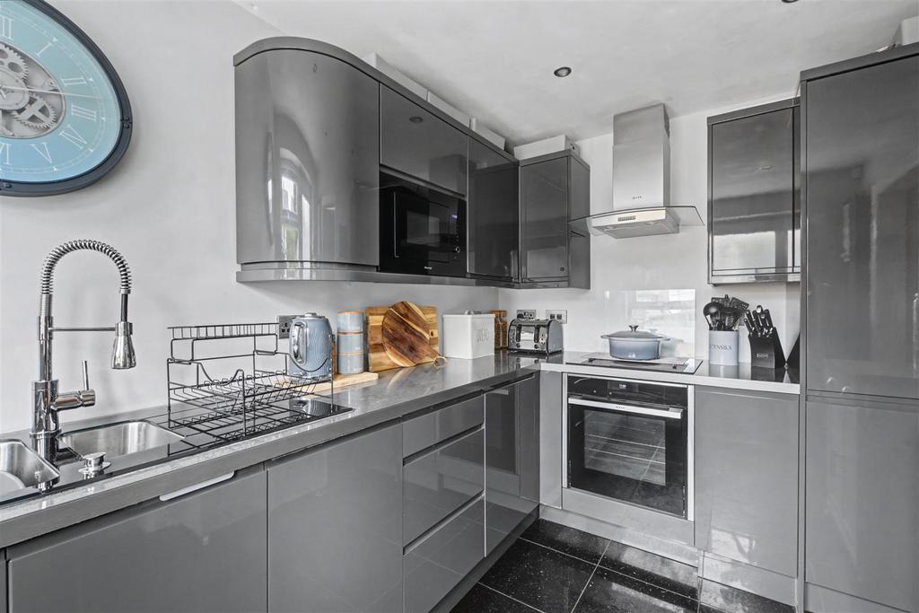 Kitchen 2.jpeg