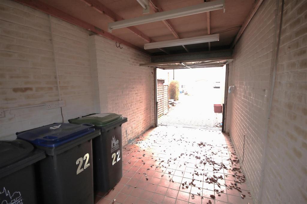 Garage b.JPG