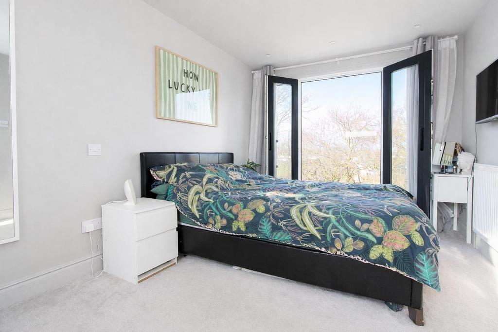 Bed 1.jpg