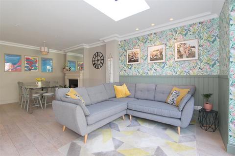 4 bedroom semi-detached house for sale, Gassiot Way, Sutton SM1