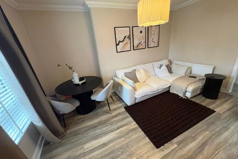 2 bedroom flat to rent, Cathkin Avenue, Cambuslang, Glasgow, G72