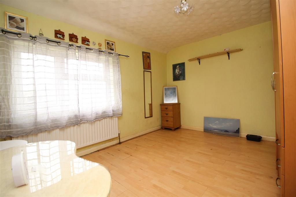 Bedroom 1 .JPG