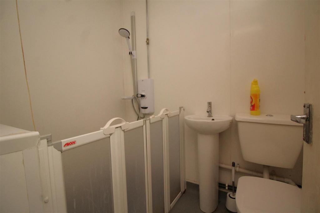 Shower room .JPG