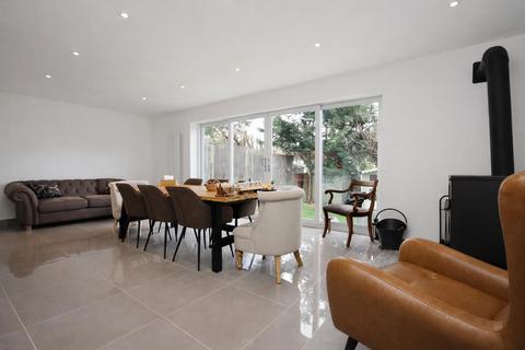 3 bedroom end of terrace house for sale, Cleveland Crescent, Borehamwood