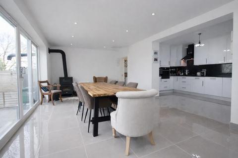 3 bedroom end of terrace house for sale, Cleveland Crescent, Borehamwood