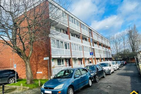 4 bedroom maisonette for sale, Hersham Close, Roehampton, Greater London, SW15