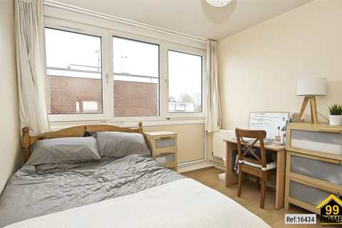 4 bedroom maisonette for sale, Hersham Close, Roehampton, Greater London, SW15