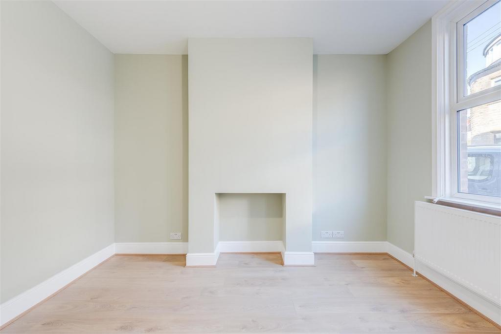 31 Tapton Bank(Interior)(9of28).jpg