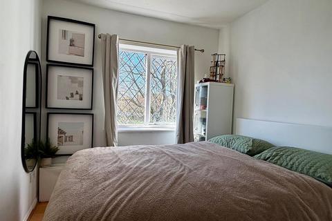 undefined, Heathfield Drive