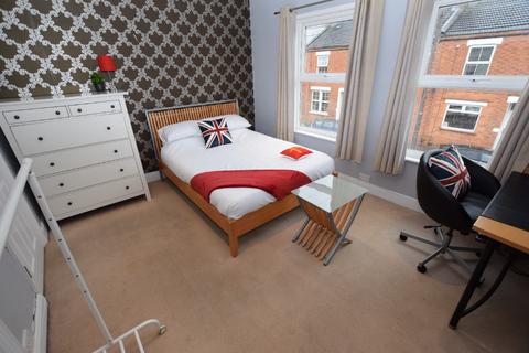 4 bedroom terraced house for sale, Clarke Road, Northampton NN1