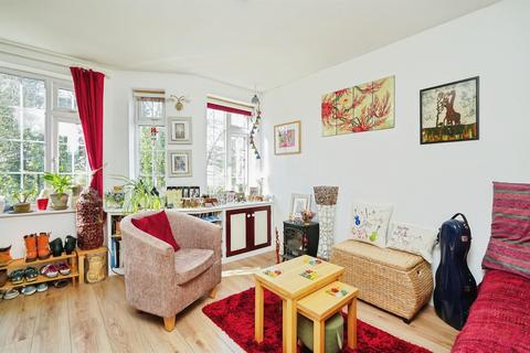 2 bedroom ground floor flat for sale, Hill House, Overthorpe, Banbury