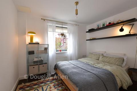 undefined, Runnel Court, Barking IG11