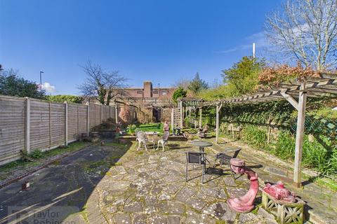 3 bedroom end of terrace house for sale, Pearson Road, Pound Hill, Crawley