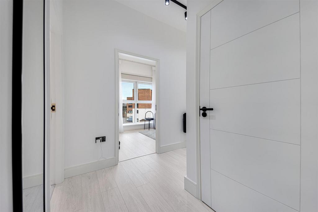 61 LOWBRIDGE COURT-3.jpg