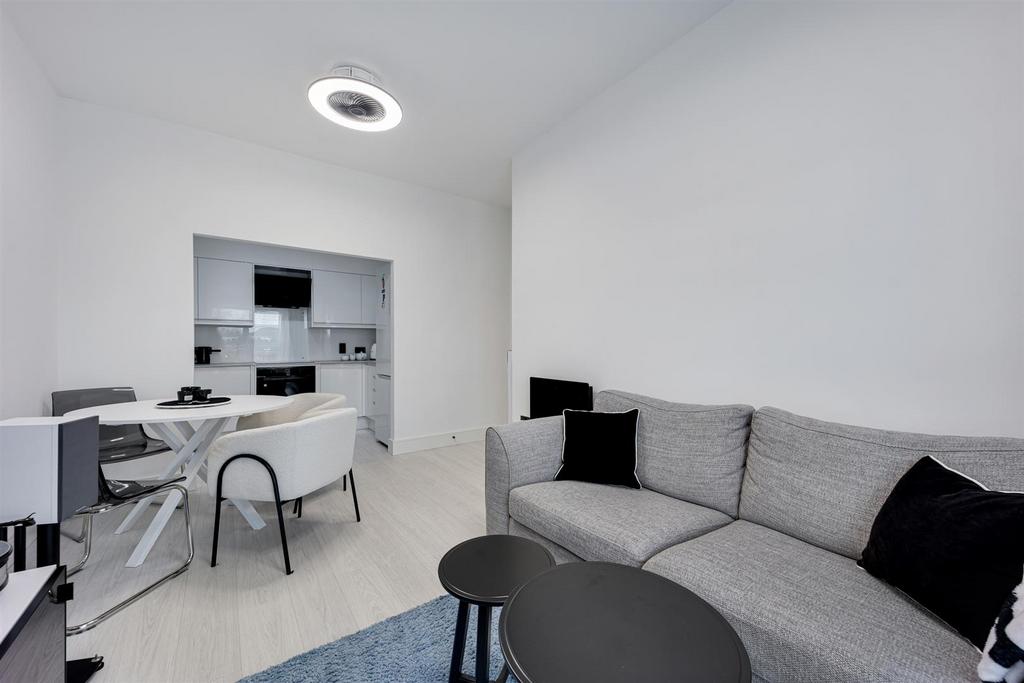 61 LOWBRIDGE COURT-8.jpg