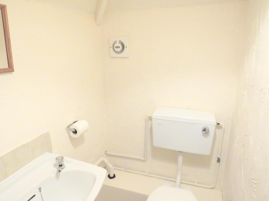 Cloakroom/wc