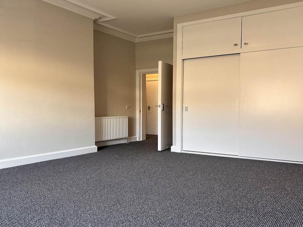 Bedroom 2 - Door fac