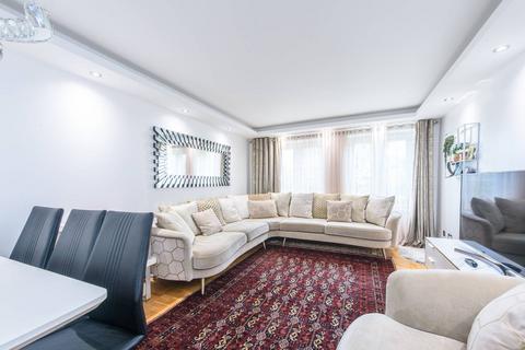 2 bedroom flat to rent, Dover Close, Cricklewood, London, NW2