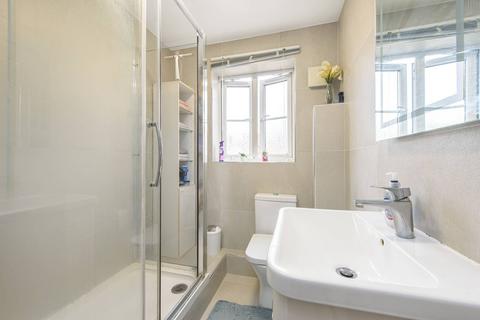 2 bedroom flat to rent, Dover Close, Cricklewood, London, NW2