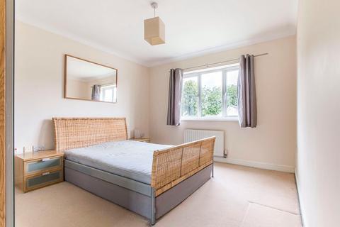 2 bedroom apartment to rent, Fielding Court, Leeds LS27