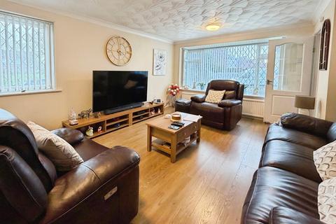 4 bedroom detached house for sale, Whitby Crescent, West Yorkshire WF12