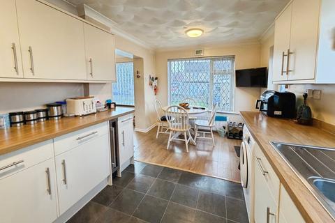 4 bedroom detached house for sale, Whitby Crescent, West Yorkshire WF12