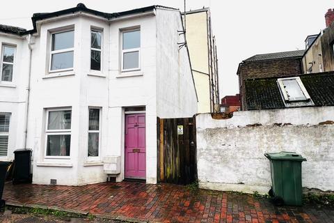 3 bedroom end of terrace house for sale, Bath Road, Eastbourne