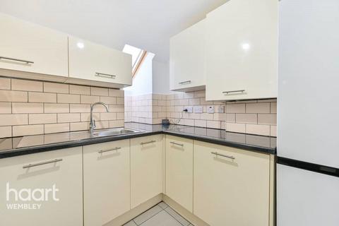2 bedroom flat to rent, Crawford Avenue, London