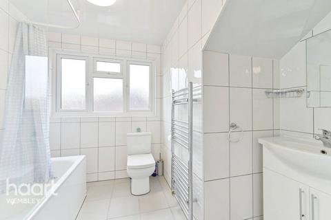 2 bedroom flat to rent, Crawford Avenue, London