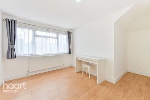 2 bedroom flat to rent, Crawford Avenue, London