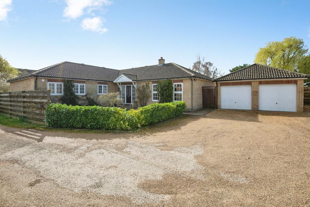 4 bedroom detached bungalow for sale