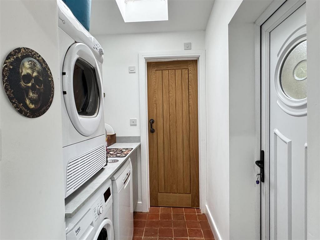 Rear Access/Utility