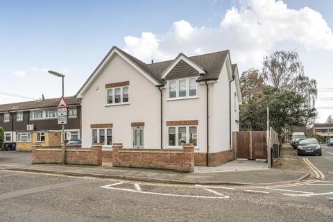 undefined, Chertsey Road, West Byfleet KT14