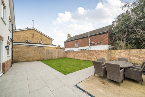 undefined, Chertsey Road, West Byfleet KT14