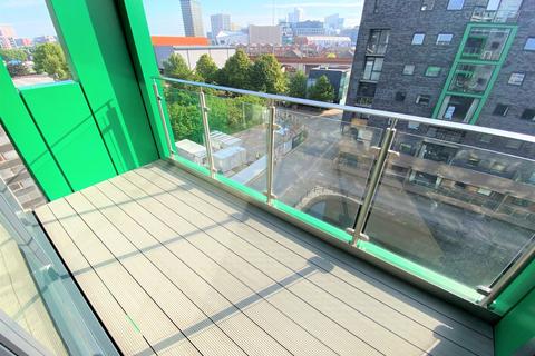 2 bedroom apartment to rent, Potato Wharf, Manchester M3