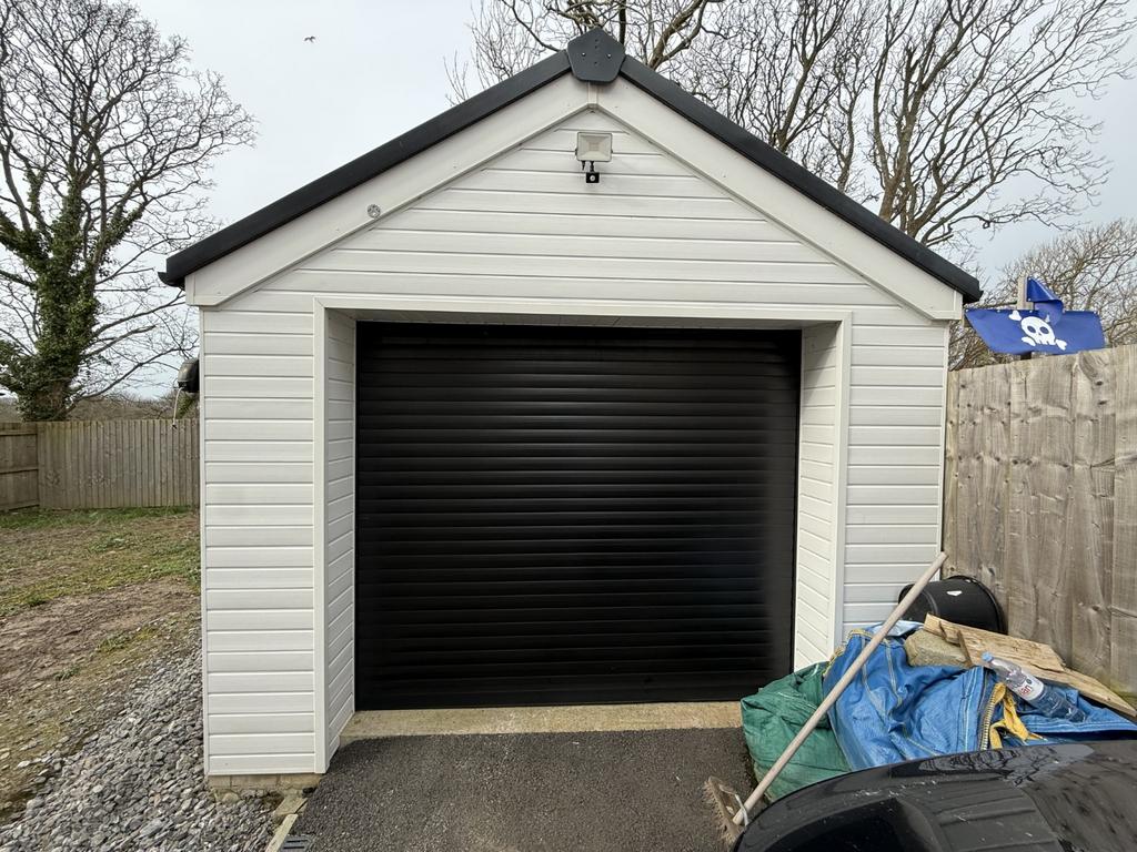 Detached Garage