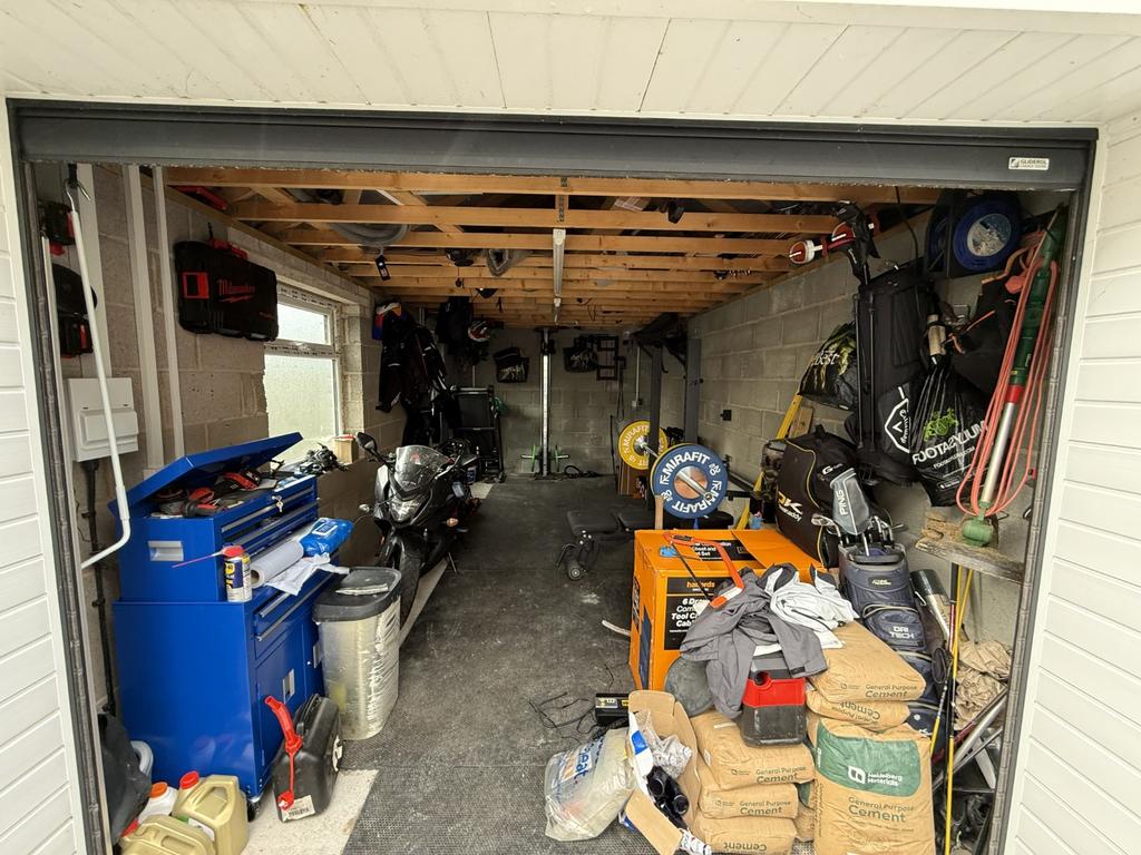 Detached Garage