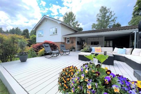 5 bedroom detached house to rent, Connaught Road, Surrey GU15