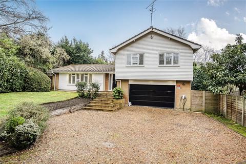 5 bedroom detached house to rent, Connaught Road, Surrey GU15