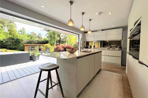 5 bedroom detached house to rent, Connaught Road, Surrey GU15