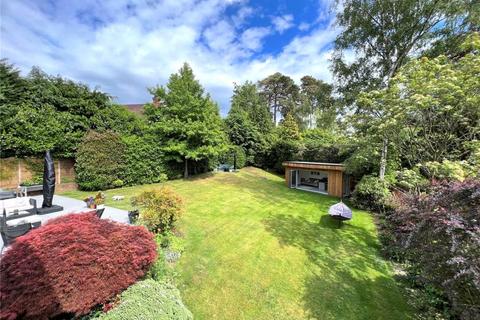 5 bedroom detached house to rent, Connaught Road, Surrey GU15