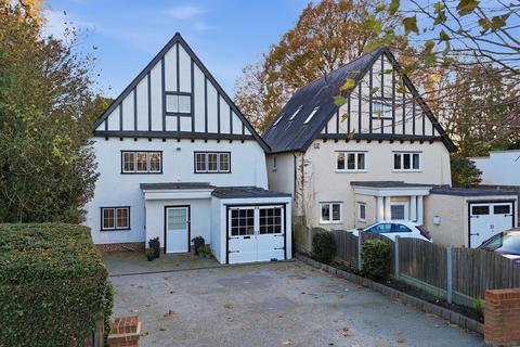 undefined, Monkhams Avenue, Woodford Green IG8