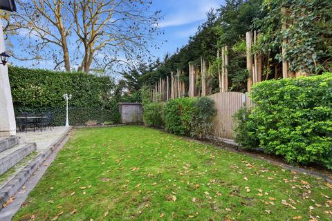 undefined, Monkhams Avenue, Woodford Green IG8