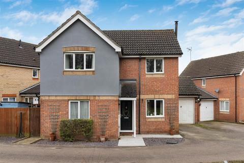 3 bedroom detached house for sale, Monarch Close, Haverhill CB9