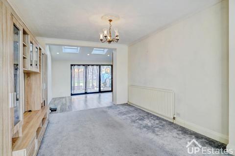 3 bedroom semi-detached house to rent, Daventry Road, Coventry