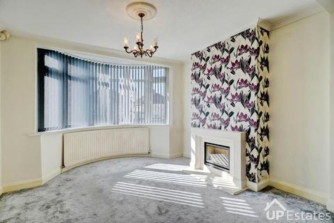 3 bedroom semi-detached house to rent, Daventry Road, Coventry