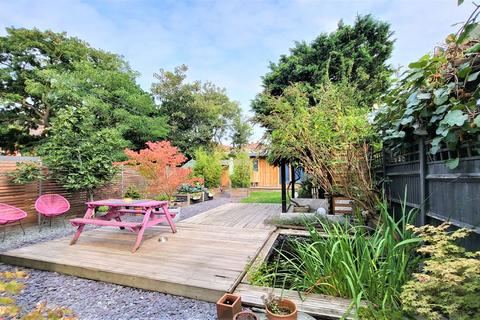 undefined, Mitcham Park, Mitcham, CR4